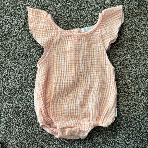 Tahari & Wonderluxe Pink Floral 4 pc Bodysuits Onsie Set Lot 0-3 mo Muslin NWOT - Picture 9 of 15